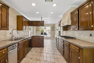 905 Bert Dr, Arlington, TX 76012 - Photo 11