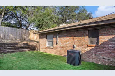 2107 Mistletoe Avenue, Fort Worth, TX 76110 - Photo 23