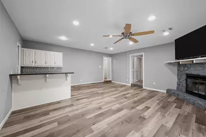 117 W Craven Avenue, Lacy Lakeview, TX 76705 - Photo 3