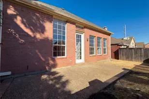 8112 Sycamore Dr, Irving, TX 75063 - Photo 5