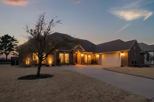 1902 Melbourne Dr, Pantego, TX 76013 - Photo 1