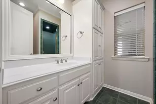 1902 Melbourne Dr, Pantego, TX 76013 - Photo 33