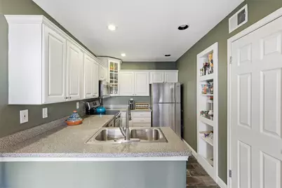 527 Ranch Trail #149, Irving, TX 75063 - Photo 9