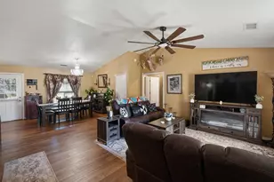 924 Guam St, Tool, TX 75143 - Photo 5