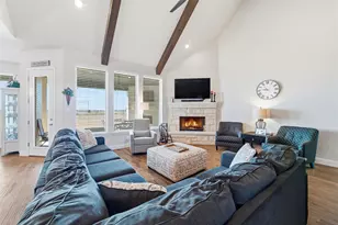 219 Columbia Ct, Springtown, TX 76082 - Photo 9