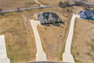 219 Columbia Ct, Springtown, TX 76082 - Photo 35