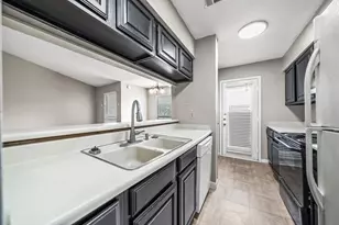 1909 Cloisters Dr, Arlington, TX 76011 - Photo 13