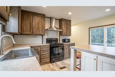 913 Bosque River Drive, Granbury, TX 76048 - Photo 13