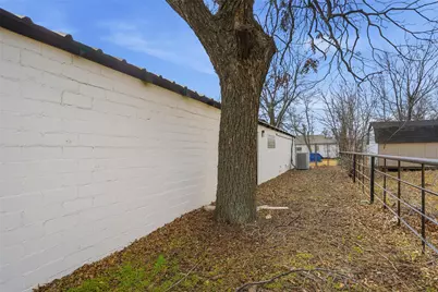 129 N Magnolia Street, Crowley, TX 76036 - Photo 9