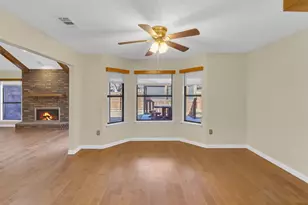 6300 Aires Dr, Arlington, TX 76001 - Photo 7