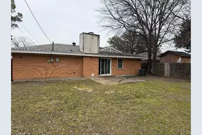 309 W Cober Drive, Grand Prairie, TX 75051 - Photo 11