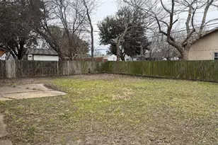 309 W Cober Dr, Grand Prairie, TX 75051 - Photo 13