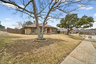 1405 Sun Valley Dr, Garland, TX 75043 - Photo 3