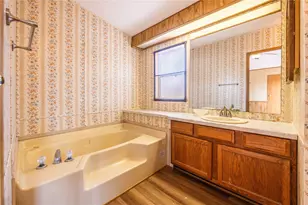 205 W Long St, Elm Mott, TX 76640 - Photo 11