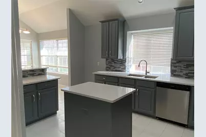 429 Crestview Point Drive, Lewisville, TX 75067 - Photo 5