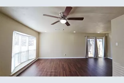 1010 La Fontana, Grand Prairie, TX 75052 - Photo 3