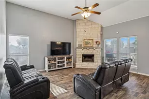 1220 Clairemont Ln, Burleson, TX 76028 - Photo 11