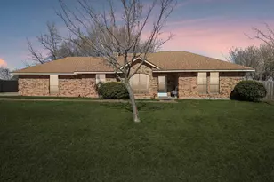 1202 N Sharpshire Dr, Waxahachie, TX 75165 - Photo 3