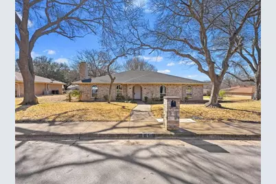 146 Meadowbrook Drive, DeSoto, TX 75115 - Photo 1