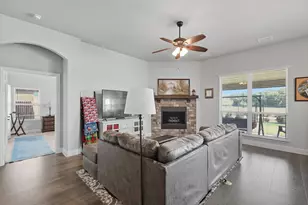 703 Oakcrest Dr, Justin, TX 76247 - Photo 7
