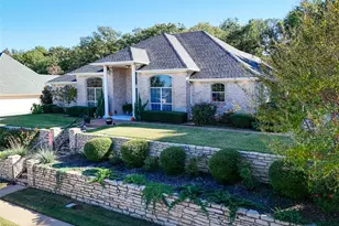 1910 Maplewood Dr, Weatherford, TX 76087 - Photo 1