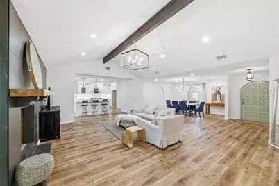 420 Lake Louise Court, Fort Worth, TX 76103 - Photo 7