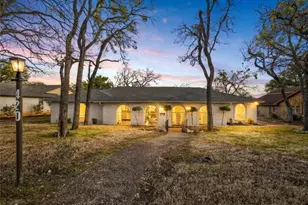 420 Lake Louise Ct, Fort Worth, TX 76103 - Photo 35