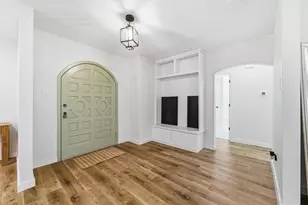 420 Lake Louise Ct, Fort Worth, TX 76103 - Photo 3