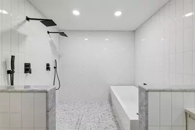 420 Lake Louise Court, Fort Worth, TX 76103 - Photo 17