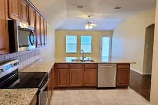 1017 Pebblecreek Dr, Burleson, TX 76028 - Photo 13