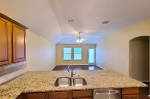 1017 Pebblecreek Dr, Burleson, TX 76028 - Photo 11