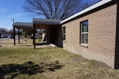 134 W Cober Drive, Grand Prairie, TX 75051 - Photo 3