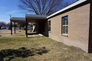 134 W Cober Dr, Grand Prairie, TX 75051 - Photo 3