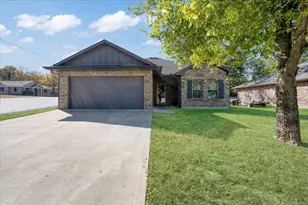 732 E Bullock St, Denison, TX 75021 - Photo 1