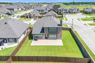 303 Hidden Cove Dr, Ponder, TX 76259 - Photo 11