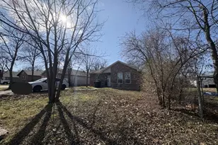 433 Sabine Ave, Cleburne, TX 76031 - Photo 7