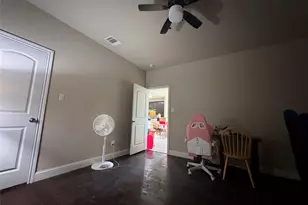 433 Sabine Ave, Cleburne, TX 76031 - Photo 13