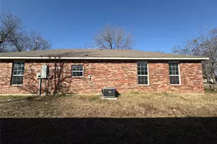 433 Sabine Ave, Cleburne, TX 76031 - Photo 3