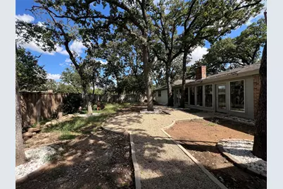 208 Shelmar Drive, Euless, TX 76039 - Photo 19