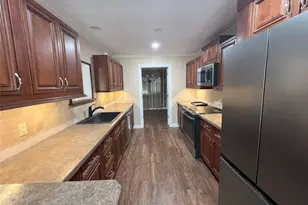 208 Shelmar Dr, Euless, TX 76039 - Photo 3