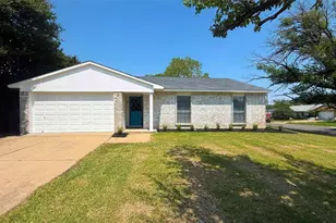 6933 Glenhurst Dr, North Richland Hills, TX 76182 - Photo 1