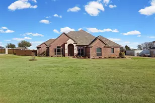 1920 Willow Bend Dr, Oak Leaf, TX 75154 - Photo 1