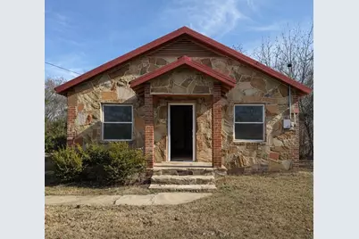 519 Hutchinson Street, Bowie, TX 76230 - Photo 1