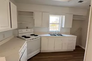 519 Hutchinson St, Bowie, TX 76230 - Photo 3