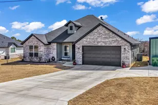 1013 Mojave Trail, Granbury, TX 76048 - Photo 1