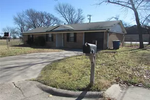 1210 Winkler St, Ennis, TX 75119 - Photo 1