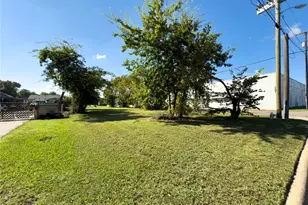 400 E Sycamore St, Sherman, TX 75090 - Photo 3