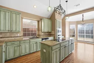 2221 Templeton Dr, Arlington, TX 76006 - Photo 9