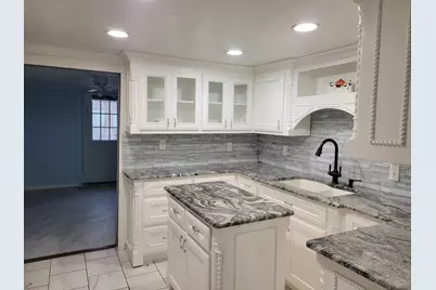 924 N Clements Street, Gainesville, TX 76240 - Photo 1