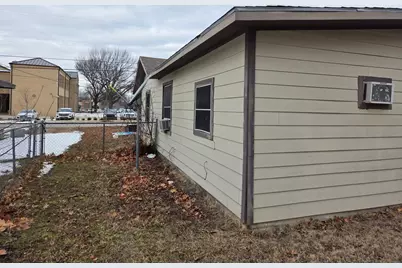 924 N Clements Street, Gainesville, TX 76240 - Photo 9